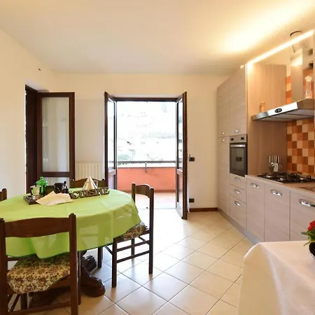 2 Bedroom Beautiful In Appartamento